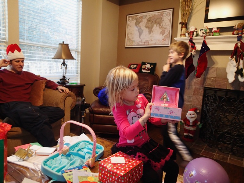 2012/12(Dec)/08(Christmas Morning at Josh & Heather's)/800x600_2012-12-25 65 Christmas Morning J&H.jpg